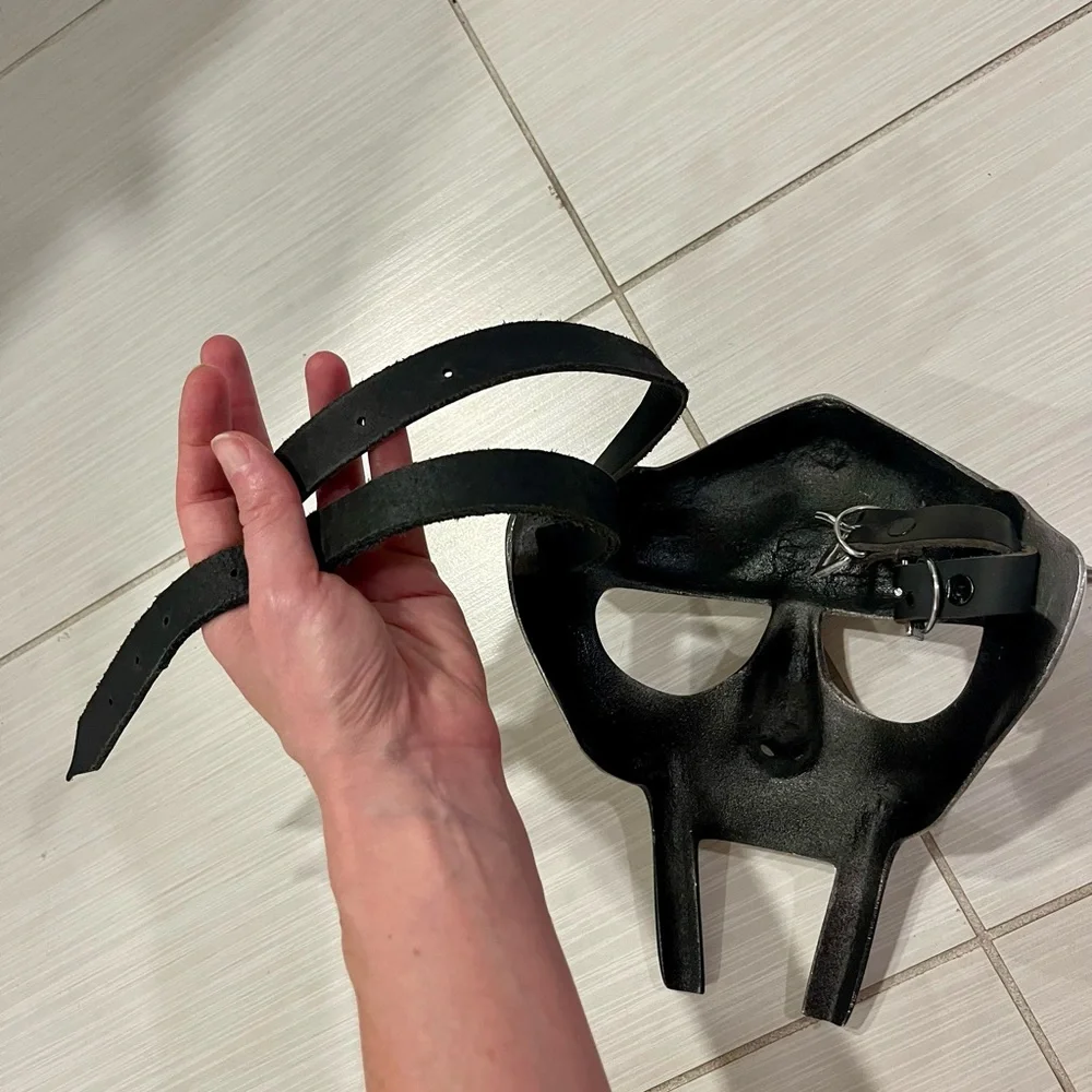 NWOT Steel Armor Gladiator Mask with Leather Buckle Straps